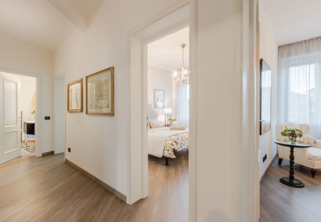 Appartamento a Lucca - Modern 3 Bedrooms Apartment with Terrace inside the Walls of Lucca Appartamento a Lucca - Modern 3 Bedrooms Apartment with Terrace inside the Walls of Lucca