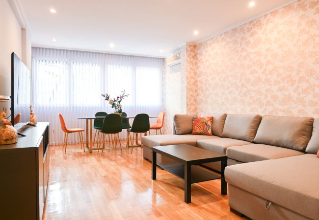  a Madrid - Apartamento Espacioso de Tres Dormitorios a pocos minutos del Bernabeu en Madrid 