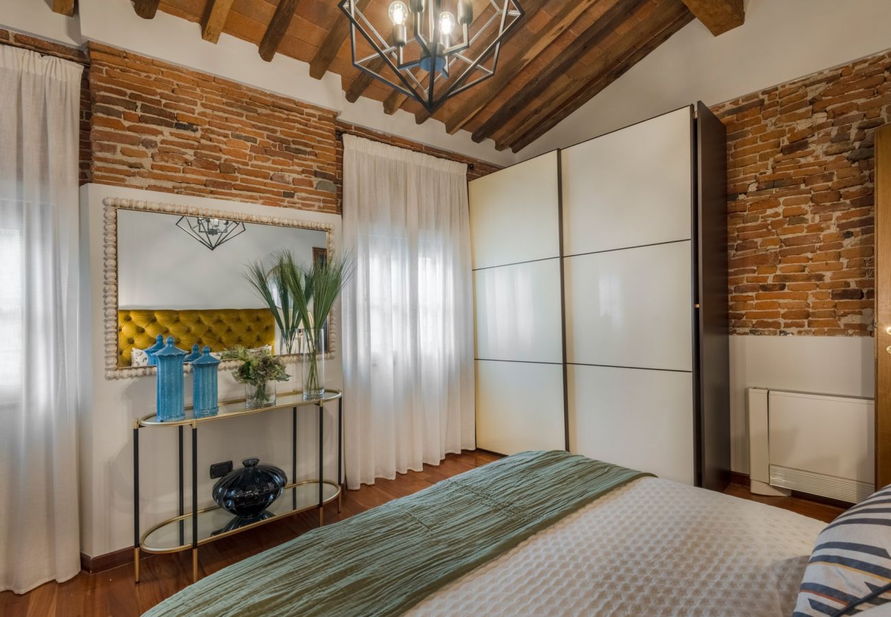 Appartamento a Lucca - Dorina Penthouse 2 bedrooms 2 bathrooms inside the Lucca Walls Appartamento a Lucca - Dorina Penthouse 2 bedrooms 2 bathrooms inside the Lucca Walls