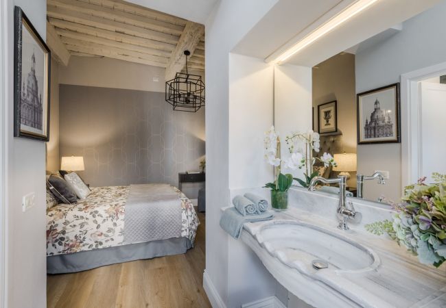 Appartamento a Lucca - Luxurious Modern Apartment in the Heart of Historic Lucca Appartamento a Lucca - Luxurious Modern Apartment in the Heart of Historic Lucca