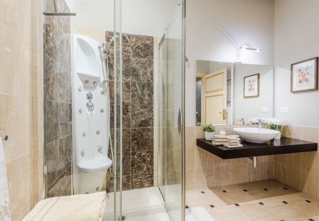 Appartamento a Lucca - GARDEN VISTA Charming 2 Bedrooms 2 Bathrooms Apartment inside the Walls of Lucca Appartamento a Lucca - GARDEN VISTA Charming 2 Bedrooms 2 Bathrooms Apartment inside the Walls of Lucca