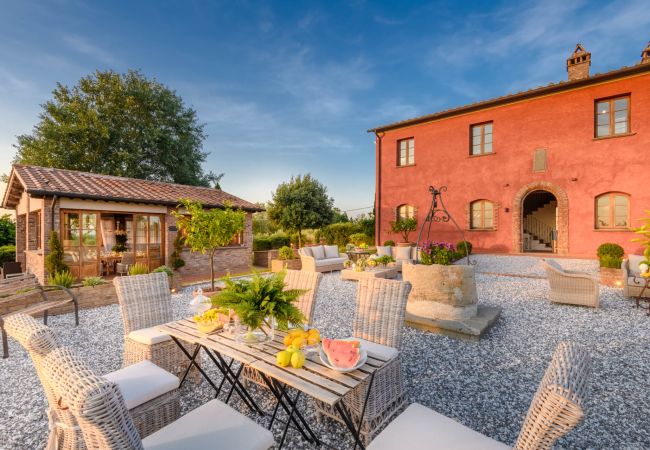 Villa a San Miniato - Villa San Miniato Corniano: Iconic 5 Bedrooms Farmhouse with Pool Villa a San Miniato - Villa San Miniato Corniano: Iconic 5 Bedrooms Farmhouse with Pool