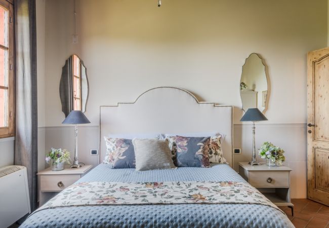 Villa a San Miniato - Villa San Miniato Corniano: Iconic 5 Bedrooms Farmhouse with Pool Villa a San Miniato - Villa San Miniato Corniano: Iconic 5 Bedrooms Farmhouse with Pool