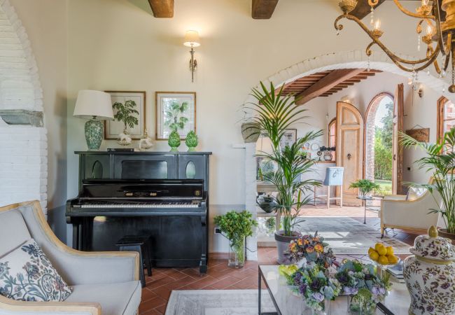 Villa a San Miniato - Villa San Miniato Corniano: Iconic 5 Bedrooms Farmhouse with Pool Villa a San Miniato - Villa San Miniato Corniano: Iconic 5 Bedrooms Farmhouse with Pool