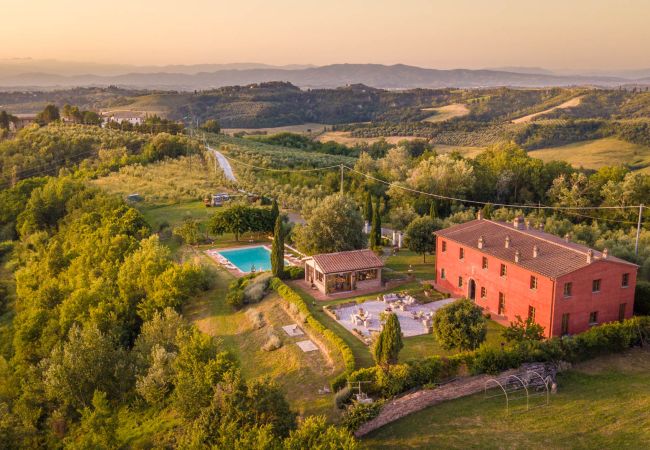 Villa a San Miniato - Villa San Miniato Corniano: Iconic 5 Bedrooms Farmhouse with Pool Villa a San Miniato - Villa San Miniato Corniano: Iconic 5 Bedrooms Farmhouse with Pool