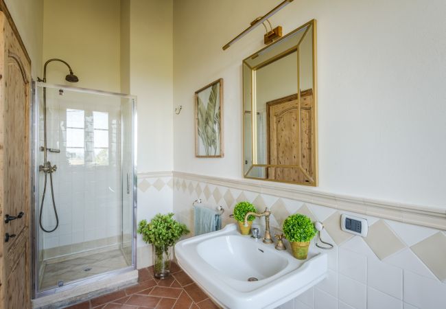 Villa a San Miniato - Villa San Miniato Corniano: Iconic 5 Bedrooms Farmhouse with Pool Villa a San Miniato - Villa San Miniato Corniano: Iconic 5 Bedrooms Farmhouse with Pool