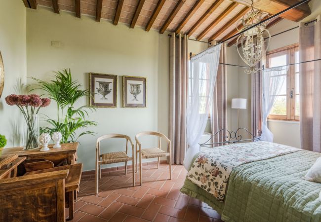 Villa a San Miniato - Villa San Miniato Corniano: Iconic 5 Bedrooms Farmhouse with Pool Villa a San Miniato - Villa San Miniato Corniano: Iconic 5 Bedrooms Farmhouse with Pool