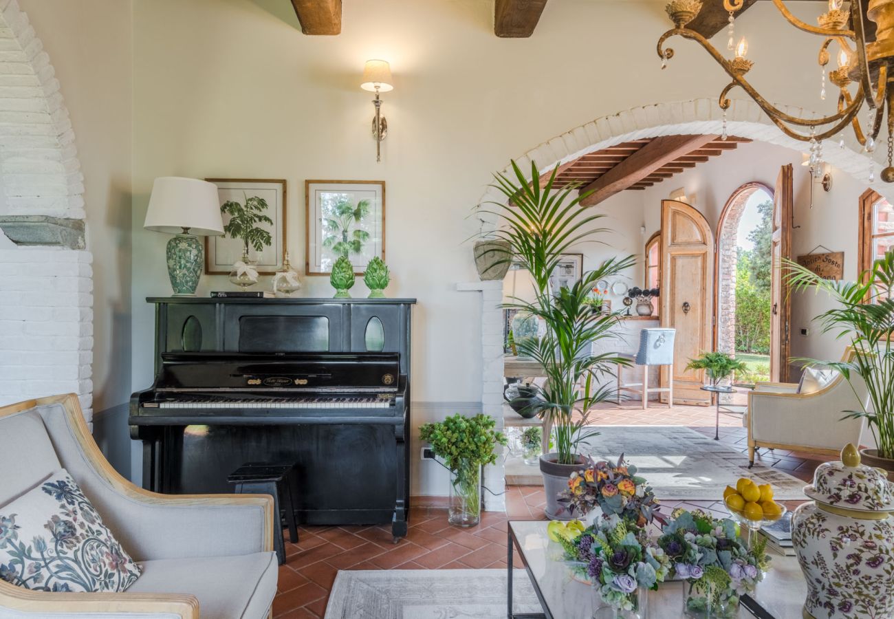 Villa a San Miniato - Villa San Miniato Corniano: Iconic 5 Bedrooms Farmhouse with Pool Villa a San Miniato - Villa San Miniato Corniano: Iconic 5 Bedrooms Farmhouse with Pool