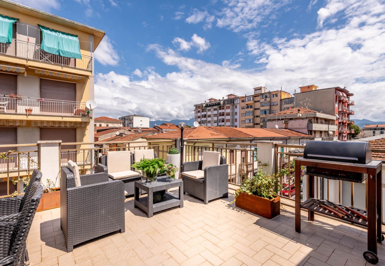 Appartamento a Viareggio - Simple Duplex Apartment with Terrace in Viareggio