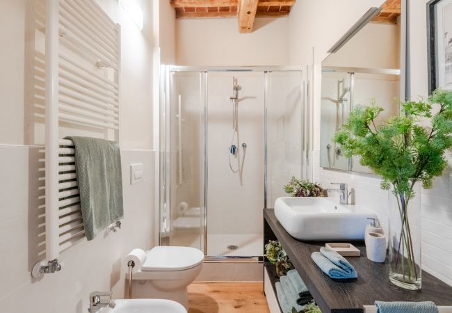 Appartamento a Lucca - Contemporary 2 Bedrooms 2 Bathrooms Apartment Appartamento a Lucca - Contemporary 2 Bedrooms 2 Bathrooms Apartment