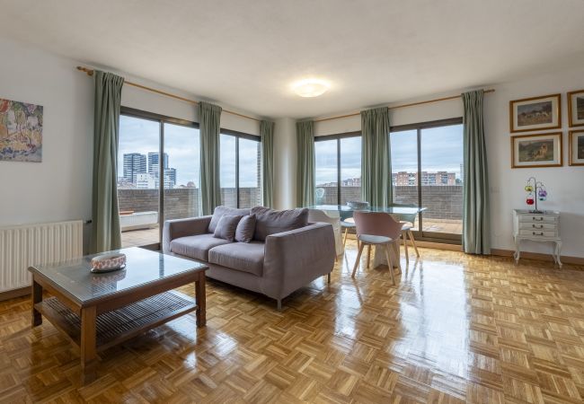 a Madrid -  Dúplex Ático con Espectaculares Vistas al Parque en Tetuán