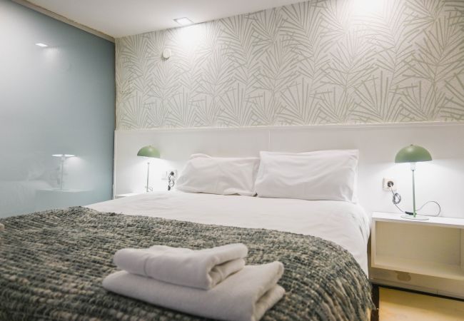  a Madrid - Moderno y Elegante piso en Argüelles con 2 Suites y Vestidor – Ideal para Familias 