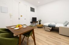 Appartamento a Madrid - Elegancia y Funcionalidad en San Bernardo: Piso con Baños en Suite