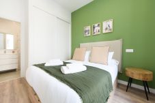 Appartamento a Madrid - Elegancia y Funcionalidad en San Bernardo: Piso con Baños en Suite
