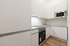 Appartamento a Madrid - Elegancia y Funcionalidad en San Bernardo: Piso con Baños en Suite