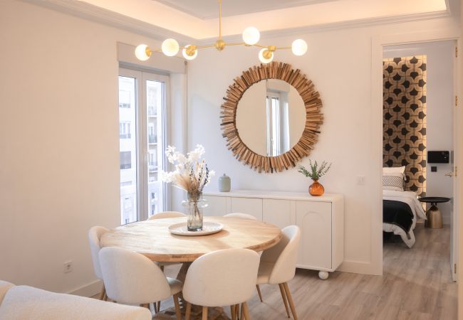  a Madrid - Escápate al Encanto Urbano: Piso con Balcón y Espacios Modernos