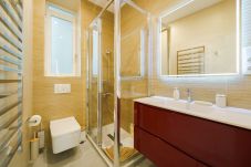 Appartamento a Madrid -  Exclusivo piso con balcones y vistas en ubicación privilegiada . Madrid