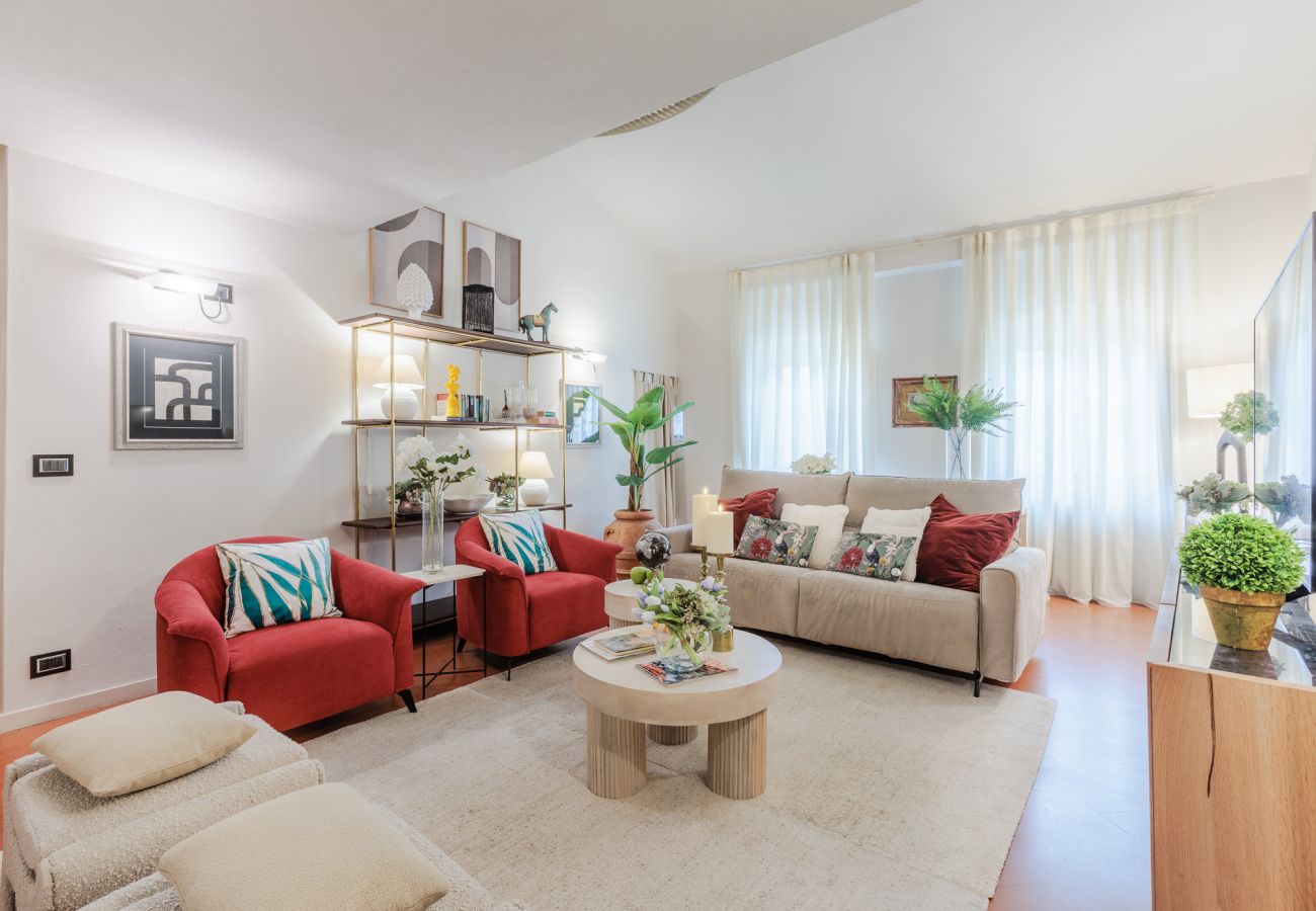 Appartamento a Lucca - Smart Penthouse with Views over Amphiteatre Square Appartamento a Lucca - Smart Penthouse with Views over Amphiteatre Square