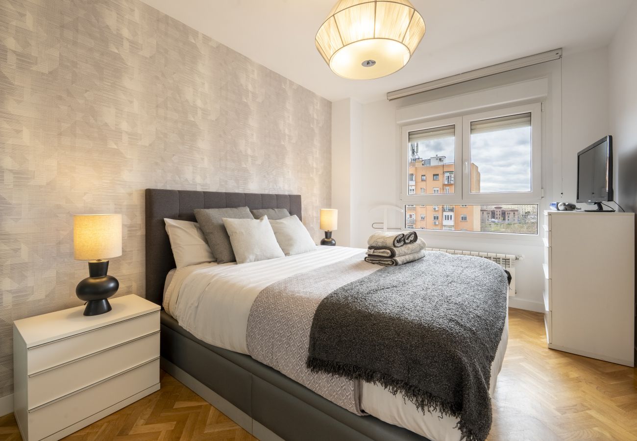 Appartamento a Madrid - Amplio piso de 3 dormitorios y 2 baños en Residencial con Piscina, Pádel_ Madrid .Temporal