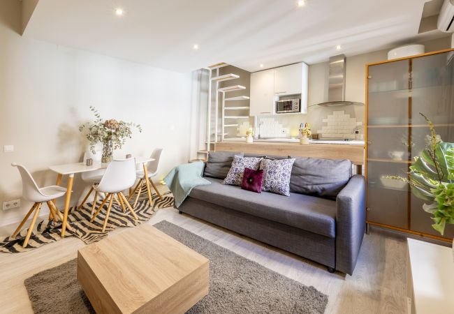 Appartamento a Madrid - Dúplex con encanto en Chamberí : Comodidad y diseño en dos niveles .Temporal  Appartamento a Madrid - Dúplex con encanto en Chamberí : Comodidad y diseño en dos niveles .Temporal
