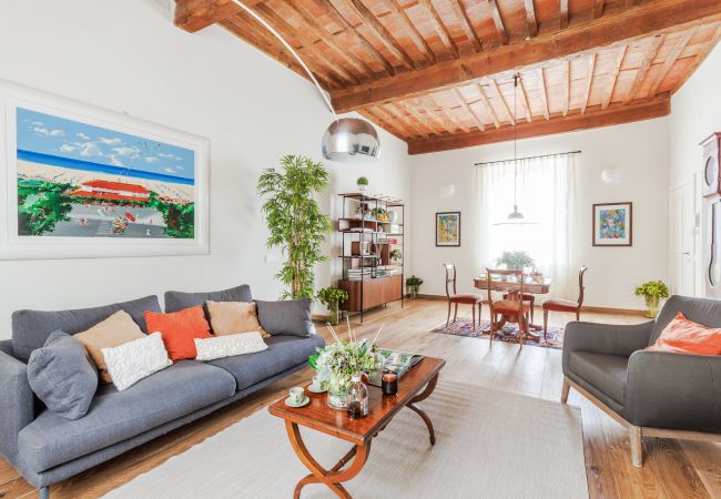  a Lucca - Historic and Contemporary 3 Bedrooms inside Lucca