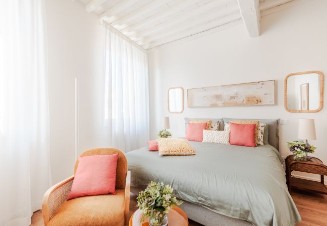 Appartamento a Lucca - Luxury 2 Bedrooms 2 Bathrooms Penthouse, Elevator Appartamento a Lucca - Luxury 2 Bedrooms 2 Bathrooms Penthouse, Elevator