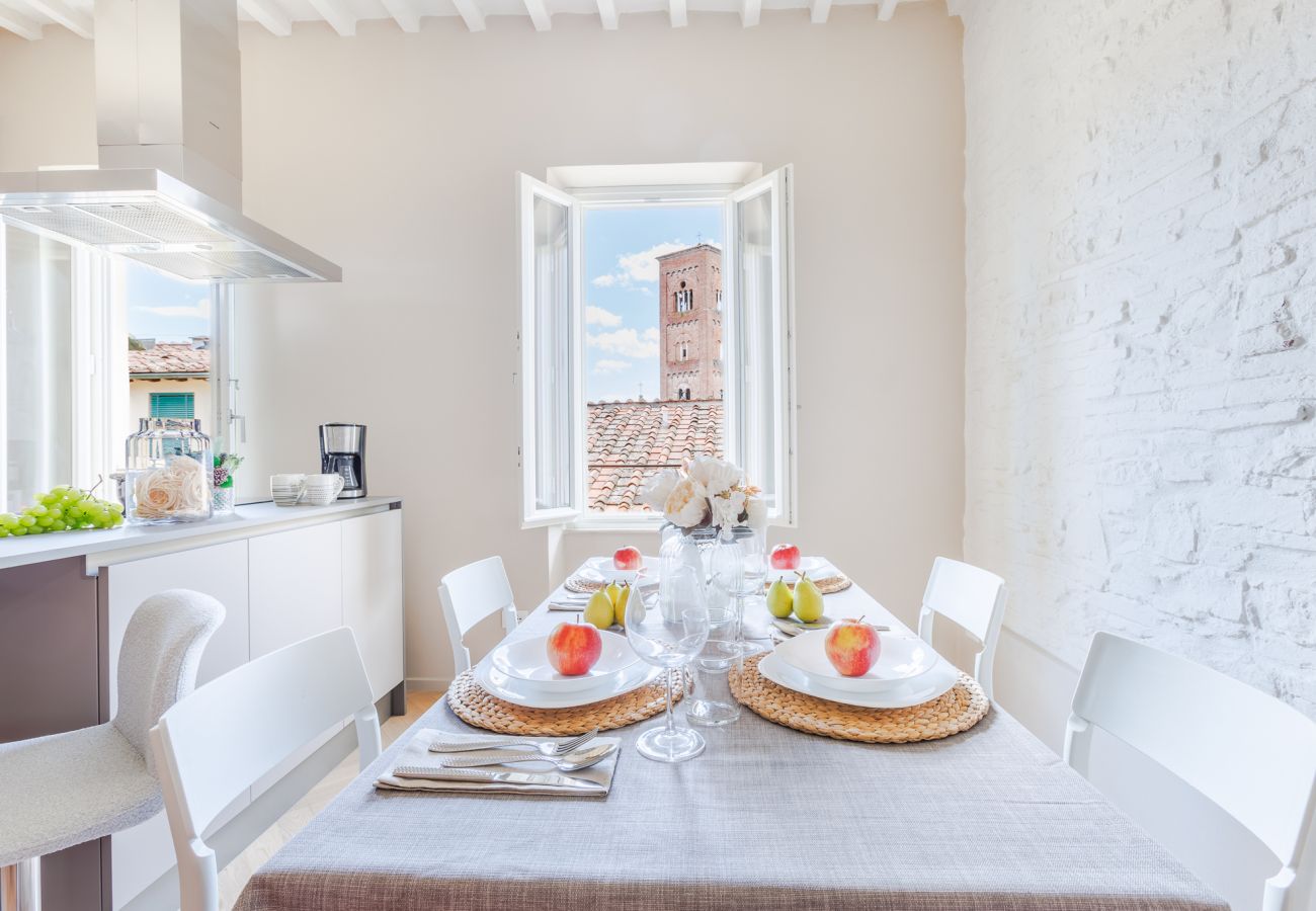 Appartamento a Lucca - The White Lotus Penthouse, Modern Flat with Elevator Appartamento a Lucca - The White Lotus Penthouse, Modern Flat with Elevator