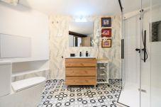 Appartamento a Madrid - Dúplex Moderno con 2 Dormitorios, Cocina Equipada – Confort y Estilo