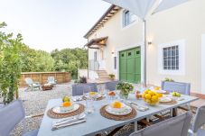 Villa a Lucca - Authentic Tuscan Getaway with Pool