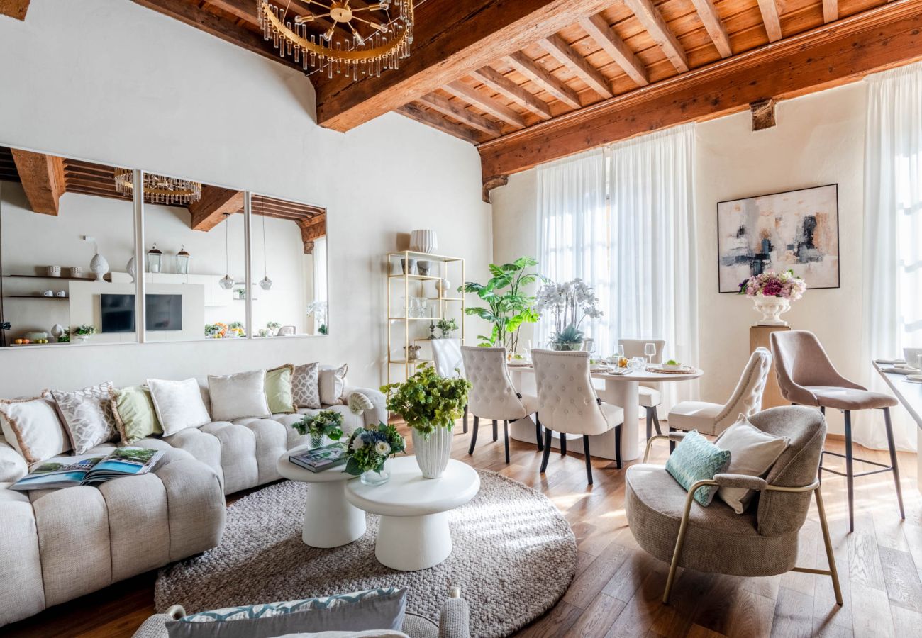 Appartamento a Lucca - Wake Up to Lucca’s Golden View