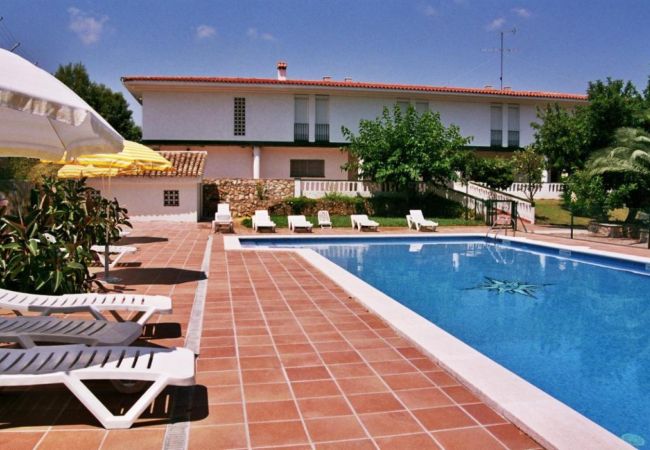 Aparthotel a Cunit - Apartamento 4/5 personas con terraza, piscina comunitaria y amplio parque