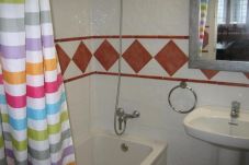 Aparthotel a Cunit - Apartamento 6/7 personas con terraza, piscina comunitaria y amplio parque