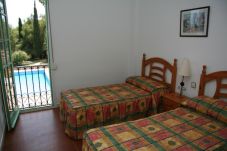 Aparthotel a Cunit - Apartamento 6/7 personas con terraza, piscina comunitaria y amplio parque