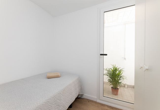Apartment in Barcelona - Renovated 2 bedrooms flat in central Gracia Apartment in Barcelona - Renovated 2 bedrooms flat in central Gracia