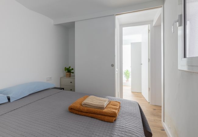 Apartment in Barcelona - Renovated 2 bedrooms flat in central Gracia Apartment in Barcelona - Renovated 2 bedrooms flat in central Gracia