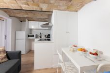 Apartment in Barcelona - Renovated 2 bedrooms flat in central Gracia