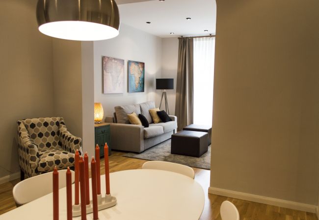 Apartamento em Madrid - Downtown Madrid centro Cibeles M (LM7)