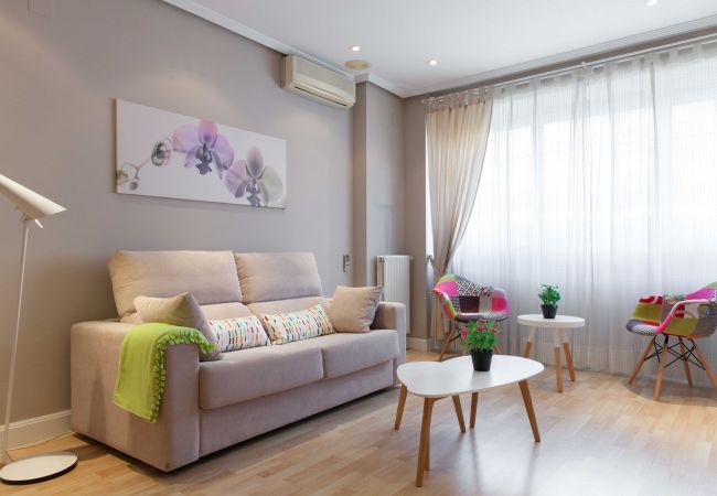 Apartamento em Madrid - Cozy Apartment Madrid. Bº SALAMANCA, IFEMA. AEROPUERTO. 2 ROOMS- 6 PAX - ELEVATOR
