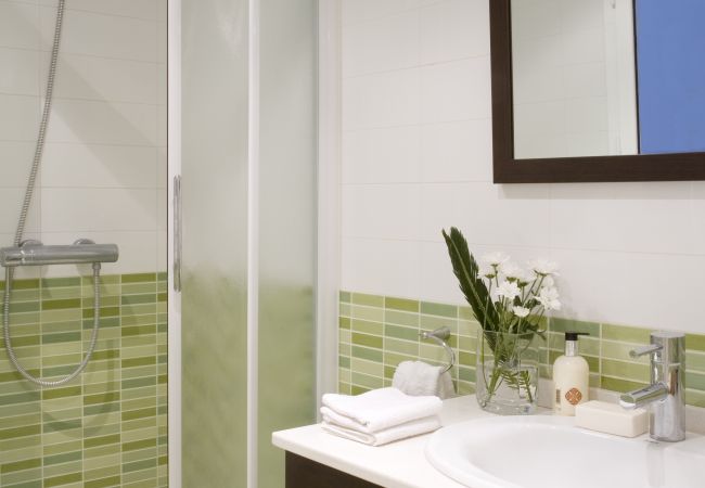 Apartamento em Barcelona - PARLAMENT, renoveret, moderne og sød lejlighed ved siden af Mercado San Antonio Apartamento em Barcelona - PARLAMENT, renoveret, moderne og sød lejlighed ved siden af Mercado San Antonio