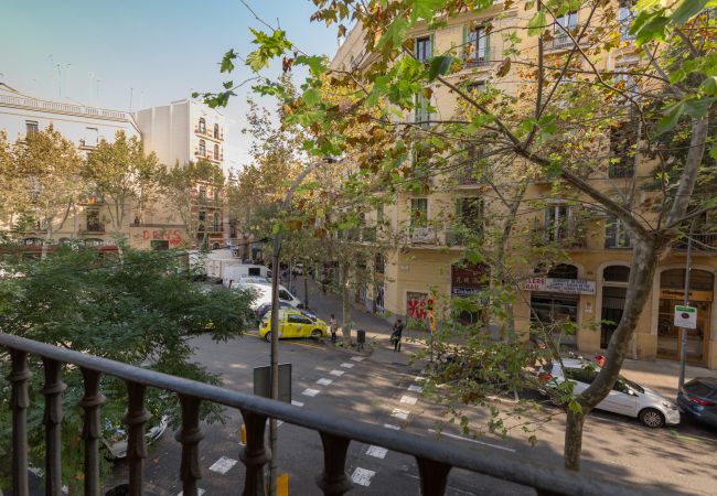 Apartamento em Barcelona - PARLAMENT, renoveret, moderne og sød lejlighed ved siden af Mercado San Antonio Apartamento em Barcelona - PARLAMENT, renoveret, moderne og sød lejlighed ved siden af Mercado San Antonio
