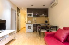 Apartamento em Barcelona - PARLAMENT, renoveret, moderne og sød lejlighed ved siden af Mercado San Antonio