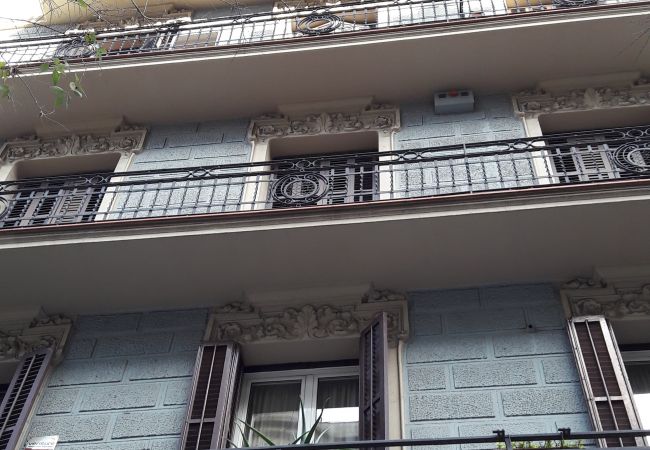 Apartamento em Barcelona - CALABRIA, apartamento amplo e confortável, ideal para famílias ou grupos em Eixample, centro de Barcelona. Apartamento em Barcelona - CALABRIA, apartamento amplo e confortável, ideal para famílias ou grupos em Eixample, centro de Barcelona.