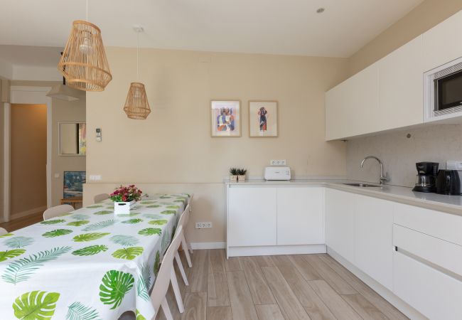 Apartamento em Barcelona - CALABRIA, apartamento amplo e confortável, ideal para famílias ou grupos em Eixample, centro de Barcelona. Apartamento em Barcelona - CALABRIA, apartamento amplo e confortável, ideal para famílias ou grupos em Eixample, centro de Barcelona.