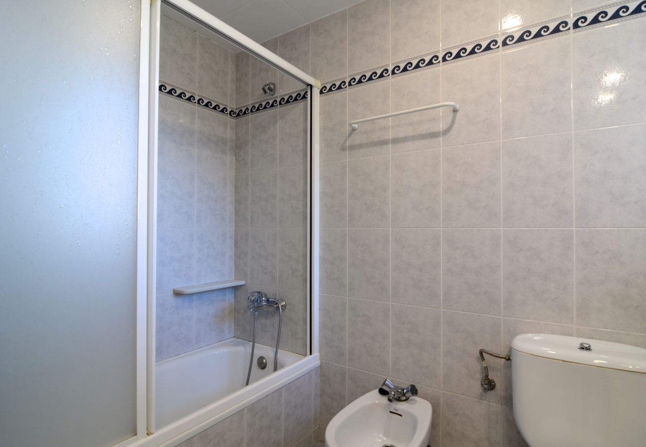 Estúdio em Estartit - NAUTIC ESTUDI BX-4 Estúdio em Estartit - NAUTIC ESTUDI BX-4