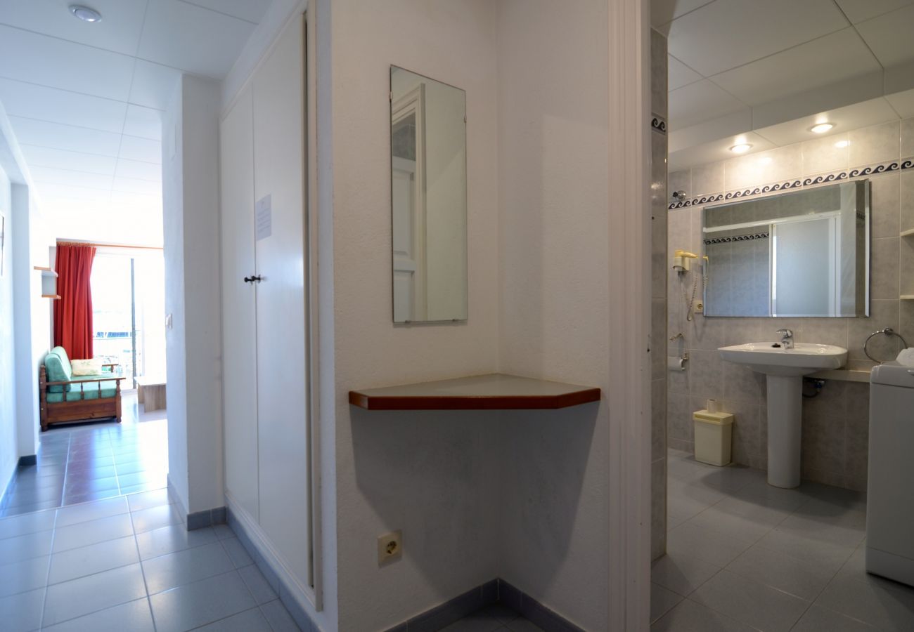 Estúdio em Estartit - NAUTIC ESTUDI BX-4 Estúdio em Estartit - NAUTIC ESTUDI BX-4