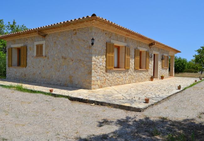 Fazenda em Llubi - Son Bernat 137 acogedora finca en la naturaleza con piscina privada, terraza, jardín y WiFi Fazenda em Llubi - Son Bernat 137 acogedora finca en la naturaleza con piscina privada, terraza, jardín y WiFi
