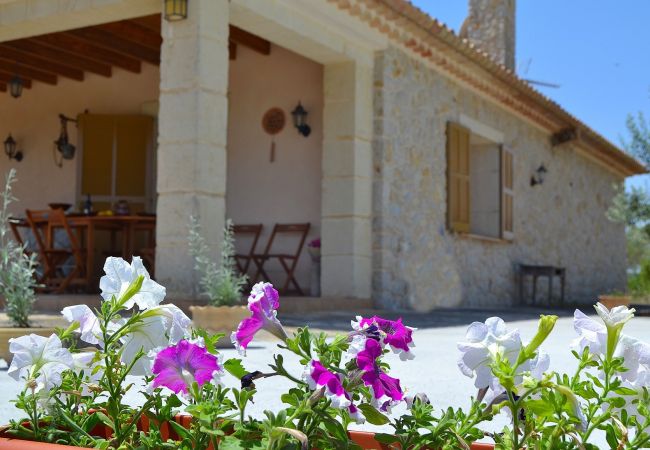 Fazenda em Llubi - Son Bernat 137 acogedora finca en la naturaleza con piscina privada, terraza, jardín y WiFi Fazenda em Llubi - Son Bernat 137 acogedora finca en la naturaleza con piscina privada, terraza, jardín y WiFi