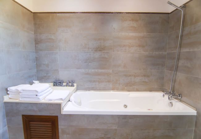 Fazenda em Sa Pobla - Rey del Campo 140 lujosa villa con piscina privada, aire acondicionado, jardín y zona barbacoa Fazenda em Sa Pobla - Rey del Campo 140 lujosa villa con piscina privada, aire acondicionado, jardín y zona barbacoa