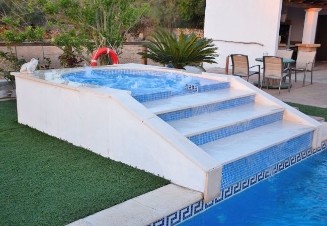 Fazenda em Muro - Can Butxaquí 160 fantástica villa con piscina privada y jacuzzi, aire acondicionado, barbacoa y WiFi Fazenda em Muro - Can Butxaquí 160 fantástica villa con piscina privada y jacuzzi, aire acondicionado, barbacoa y WiFi