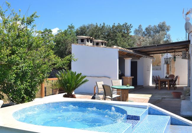 Fazenda em Muro - Can Butxaquí 160 fantástica villa con piscina privada y jacuzzi, aire acondicionado, barbacoa y WiFi Fazenda em Muro - Can Butxaquí 160 fantástica villa con piscina privada y jacuzzi, aire acondicionado, barbacoa y WiFi